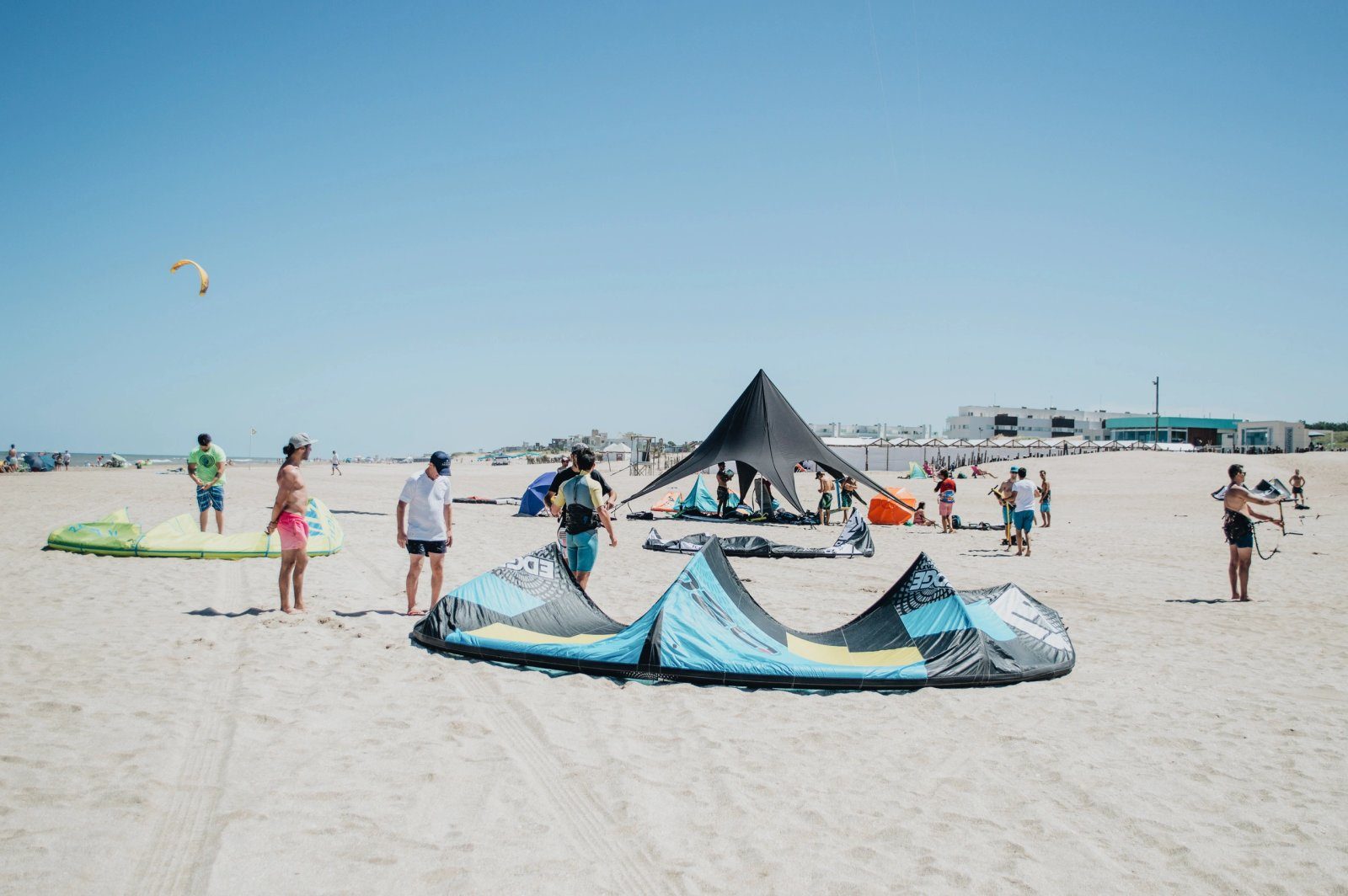 Playa de Pinamar junto al Balneario Botavara